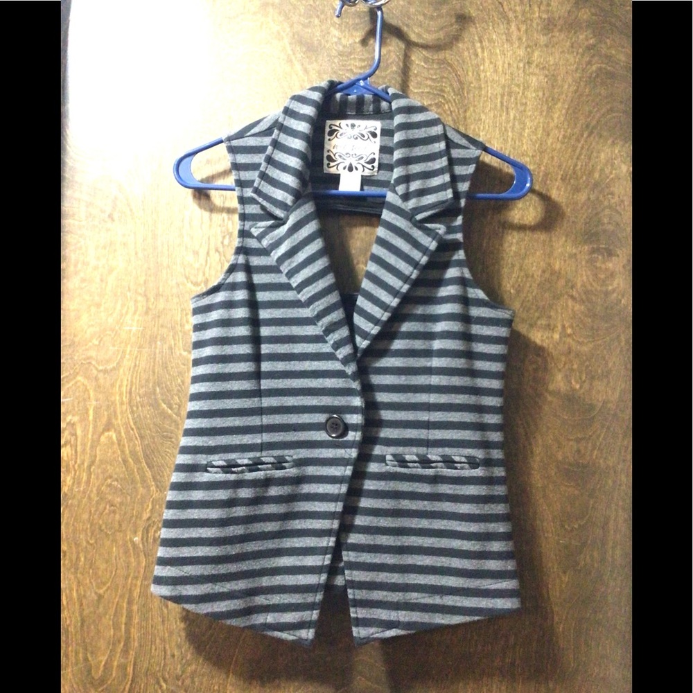Wet Seal black and gray vest